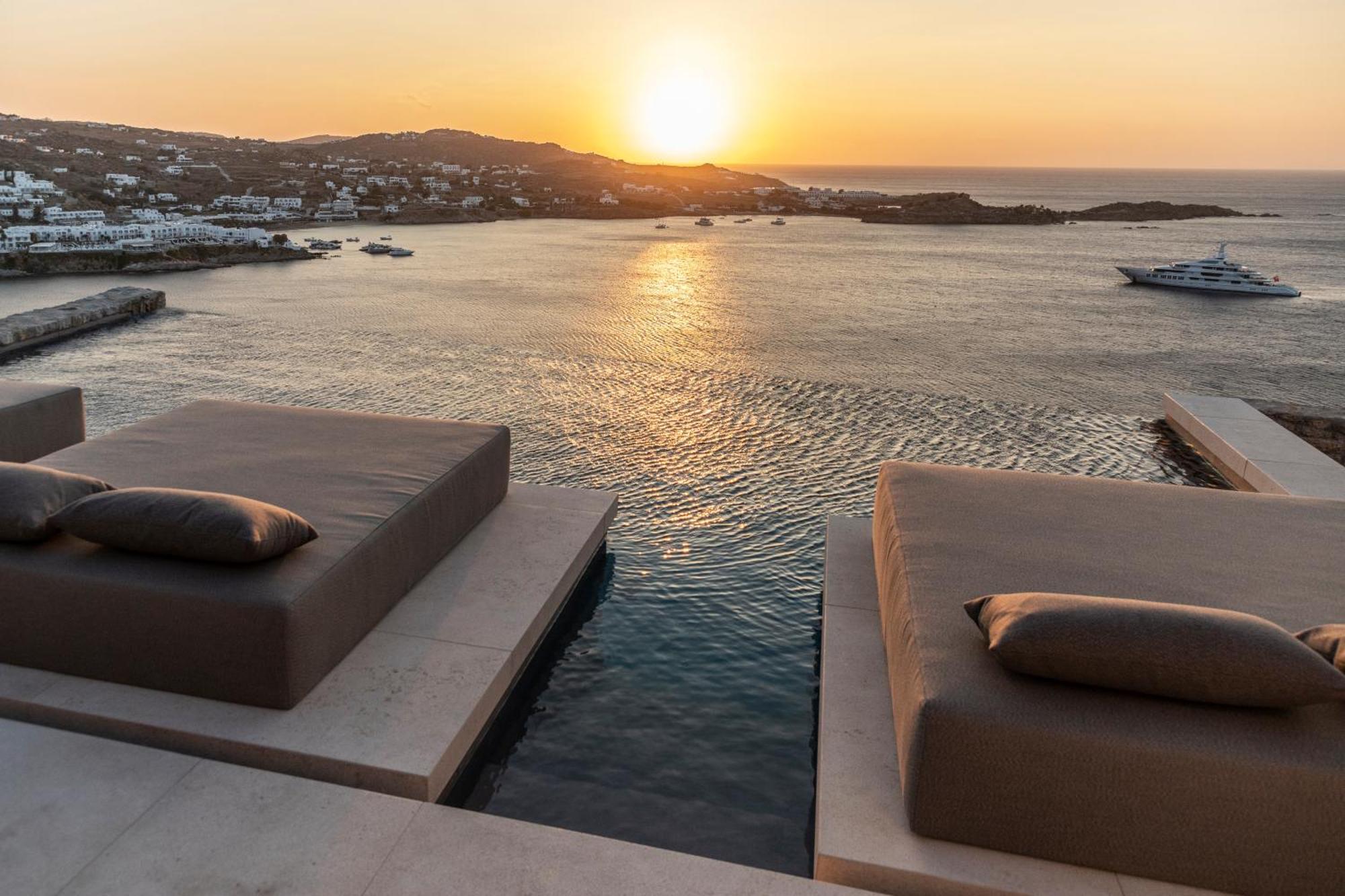 The Skyvilla Mykonos - A Landmark Property With Breathtaking Views Of The Psarou Bay Mykonos Town Экстерьер фото